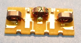 4路分路器，MiniRF型号MRFSP0012覆盖了5到1002MHz的通用CATV带宽，取代了3个2路分路器
